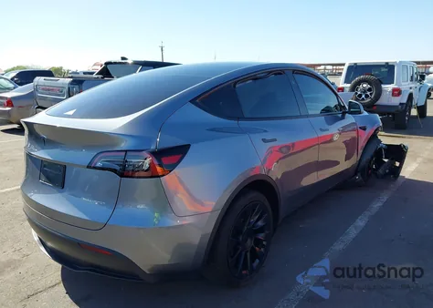 2024 Tesla Model Y Long Range Dual Motor All-Wheel Drive from USA, damaged, VIN 7SAYGAEE6RF155551